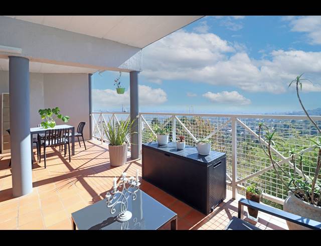 2 BEDROOM APARTMENT FOR SALE IN NORTHCLIFF